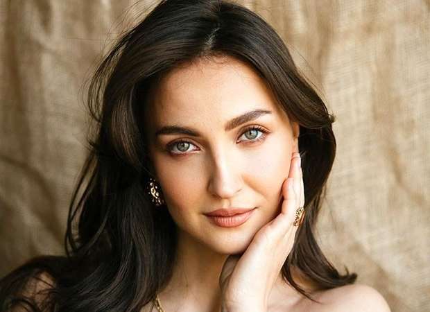 Elli AvrRam celebrates one year of track ‘Homa Dol’: “It was like two dreams coming true in one song”
