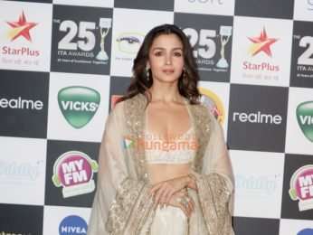 Photos: Alia Bhatt, Daisy Shah, Manoj Bajpayee and others grace the red carpet of the 25th ITA Awards | Parties & Events - Bollywood Hungama