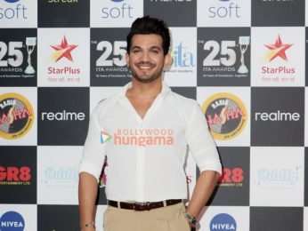 Photos: Alia Bhatt, Daisy Shah, Manoj Bajpayee and others grace the red carpet of the 25th ITA Awards | Parties & Events - Bollywood Hungama