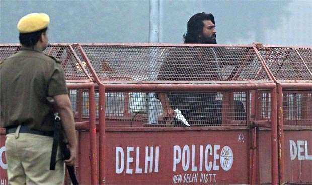 Leaked Set Pics Show Ram Charan Shooting Peddi on Delhi Streets