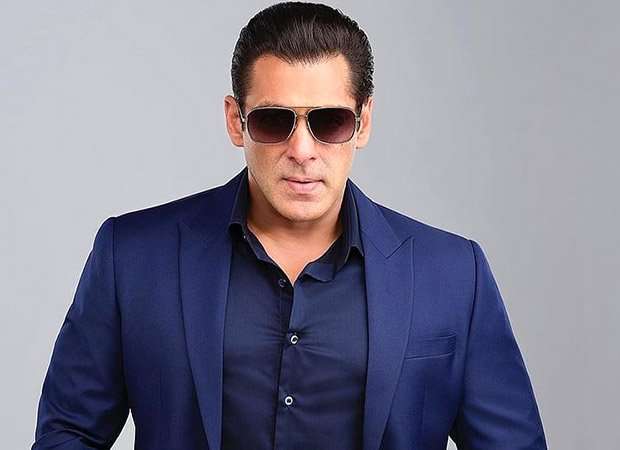 Salman Khan rings in 60 at Panvel farmhouse; Dhoni dances, a few miss the bash : Bollywood News - Bollywood Hungama