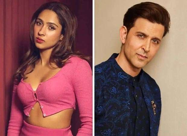 Pashmina Roshan drops sweet for Hrithik Roshan; Rakesh Roshan, Sunaina Roshan, Eshaan Roshan also join