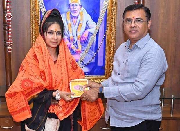 Tanishaa Mukerji adds a spiritual touch to 2026 as she visits Shirdi Sai Baba Temple; shares photos 2026 : Bollywood News - Bollywood Hungama