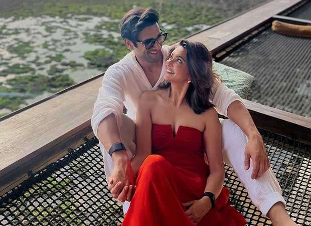 Kriti Kharbanda Drops romantic “Hello Valentine” pic with Pulkit Samrat : Bollywood News - Bollywood Hungama