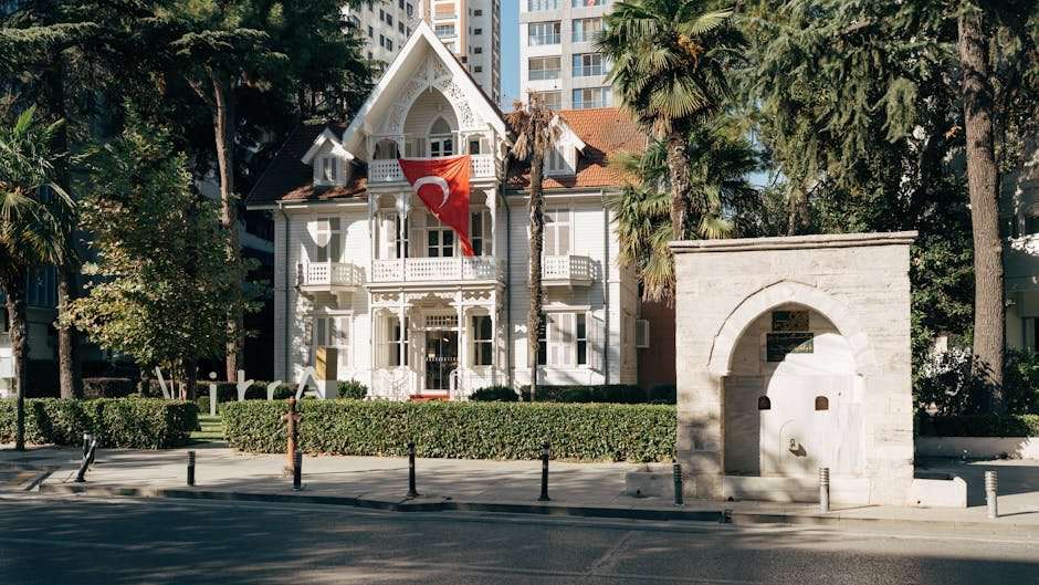 Hollywood Netflix: The Real-Life Inspirations Behind the Characters