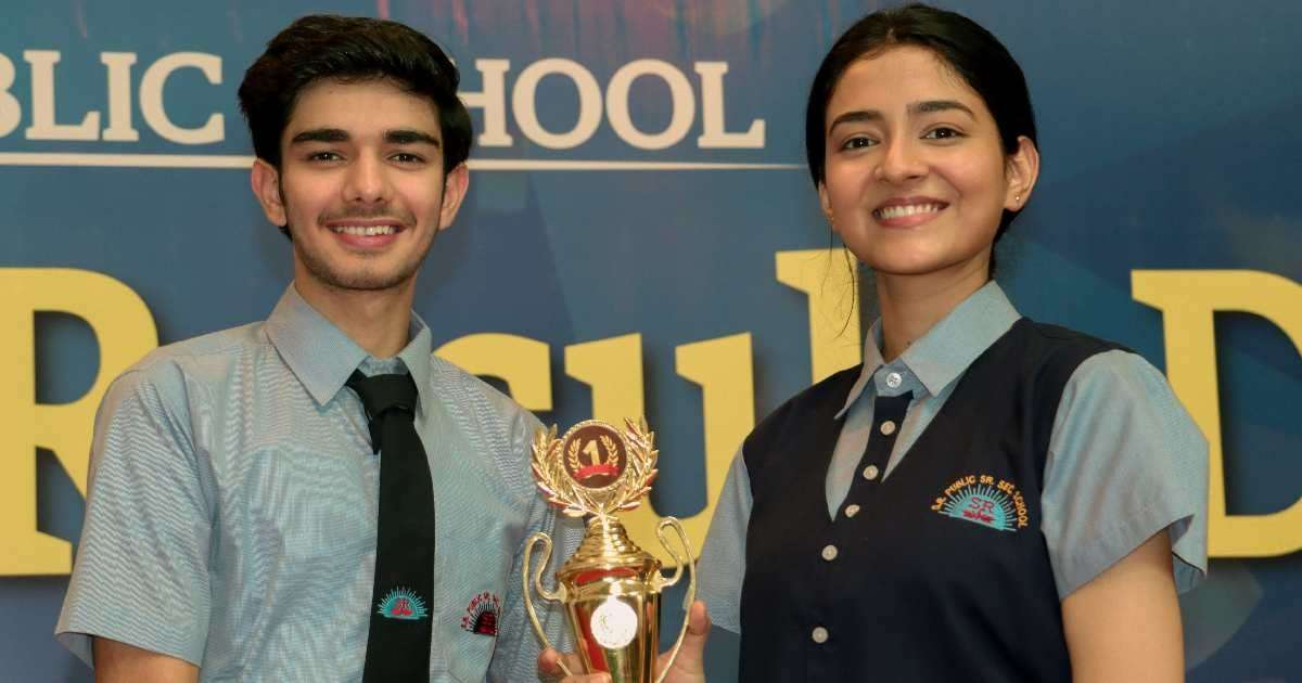 Hello Bachhon Review Ft. A Brilliant Vineet Kumar As Physics Wallah Alakh Pandey