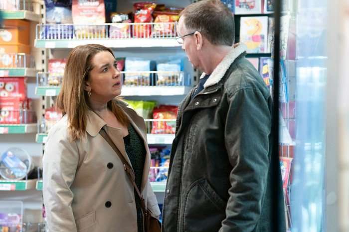 Vicki confronts Ian in EastEnders
