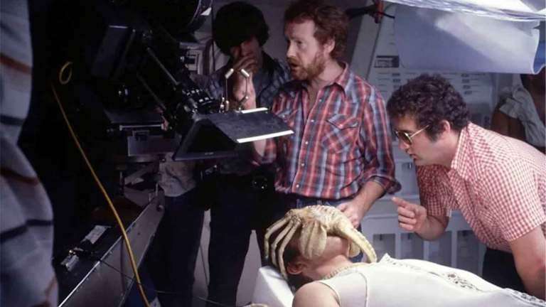 20 Fun Photos Taken Behind the Scenes of Movies from the 1970s | Den of Geek
