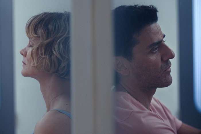Carey Mulligan and Oscar Isaac in Beef, leaning either side of a wall, facing away from each other.