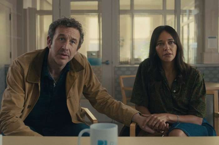 Chris O'Dowd and Rashida Jones in Black Mirror season 7.