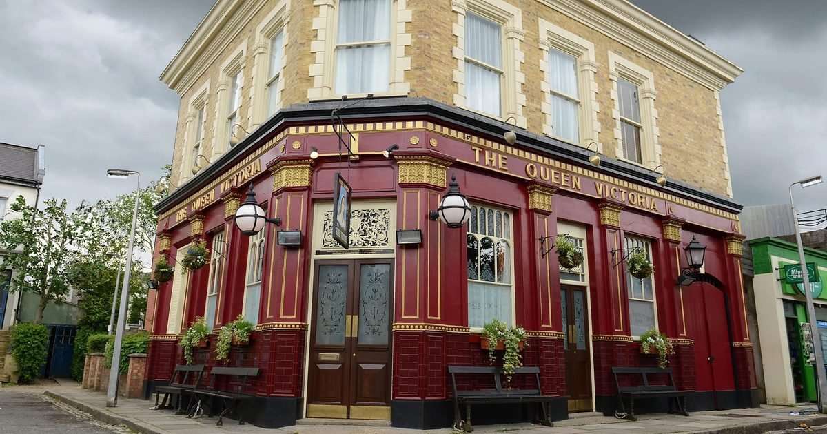 EastEnders airs terrifying car crash with two families left in deadly danger in early BBC iPlayer release