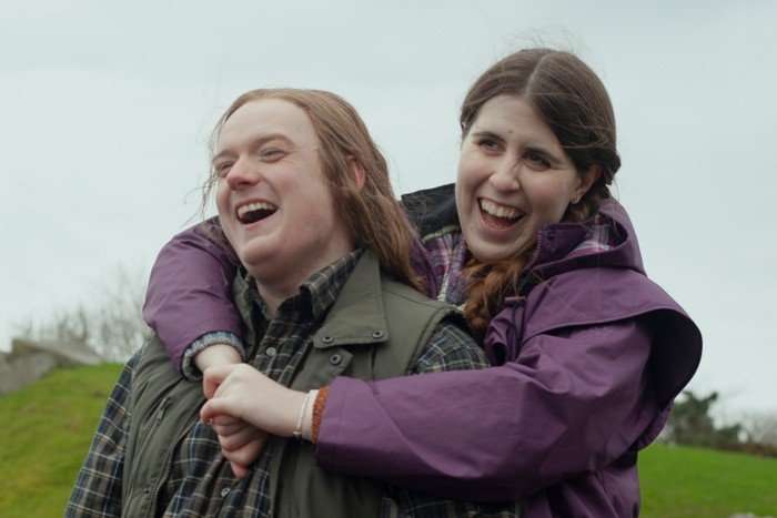 Lee R James as Lorcan and Ele McKenzie as Gemma in Funboys season 3.