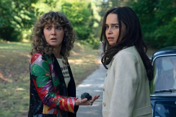 Haley Lu Richardson as Twila and Emilia Clarke as Bea in PONIES