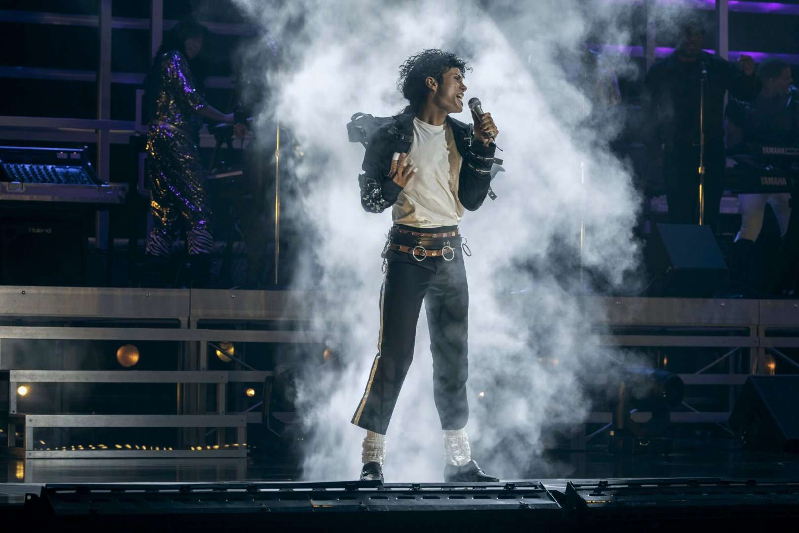 Jafaar Jackson singing on stage as Michael Jackson in the 2026 Lionsgate film, Michael.