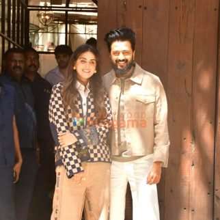 Photos: Riteish Deshmukh and Genelia Deshmukh snapped in Juhu