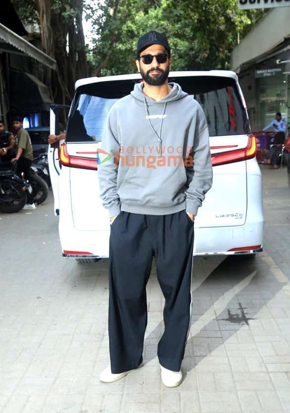 Photos: Vicky Kaushal snapped in Town