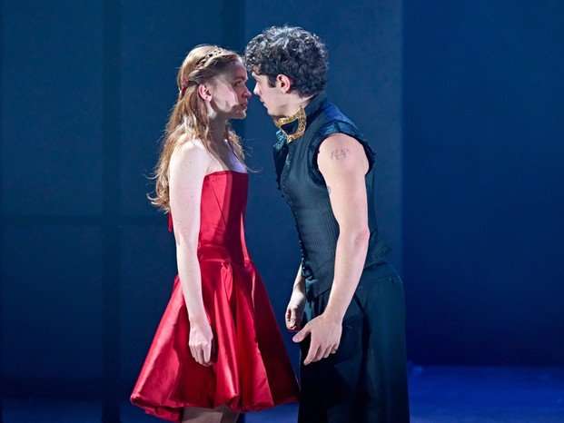 Sadie SInk and Noah Jupe in Romeo and Juliet
