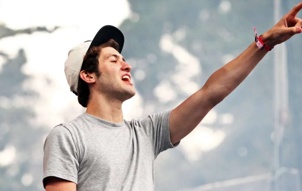 14 Songs You Never Realized Went Number 1 | Den of Geek