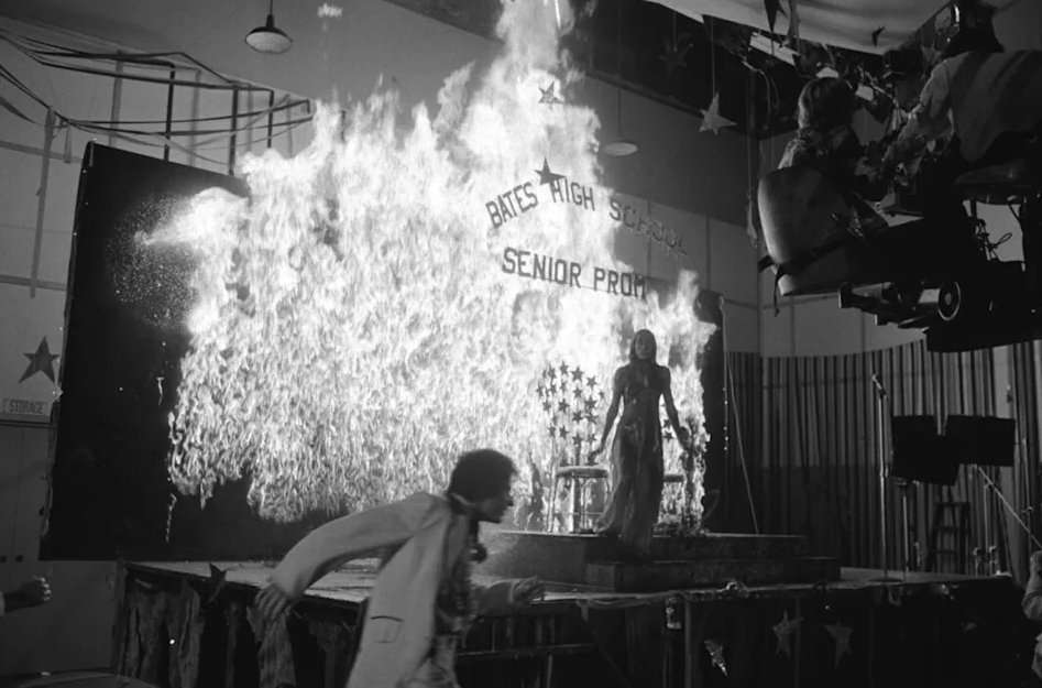 20 Fun Photos Taken Behind the Scenes of Movies from the 1970s | Den of Geek