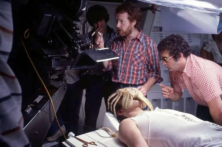 20 Fun Photos Taken Behind the Scenes of Movies from the 1970s | Den of Geek