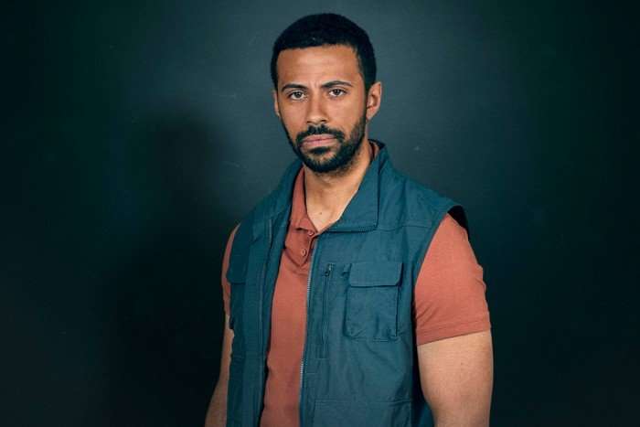 Dean Fagan as Neil Scott in Missed Call.