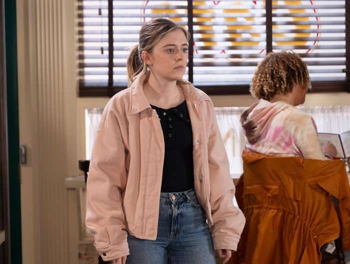 21_05_coro_george_christina_summer_02 Summer in the caff in Coronation Street