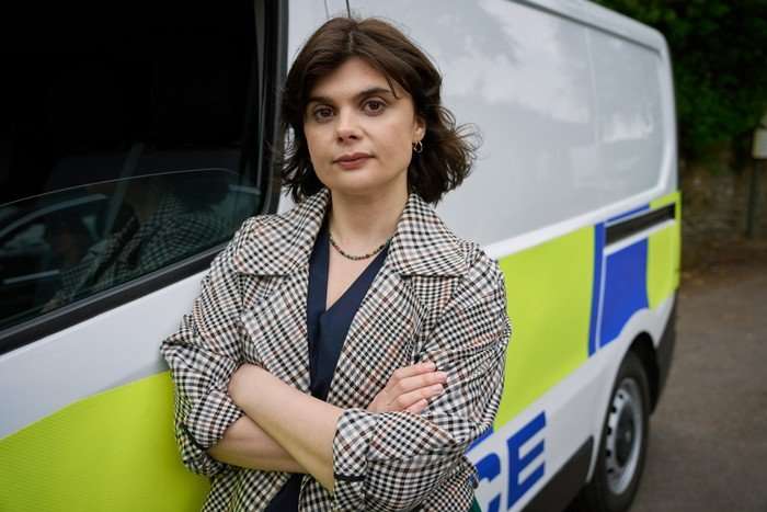 Gwyneth Keyworth as Janie Mallowan in Death Valley, standing in front of a police van