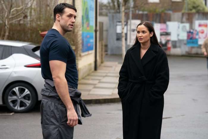 557099,TITLE:Eastenders Lauren chats to Mark in EastEnders