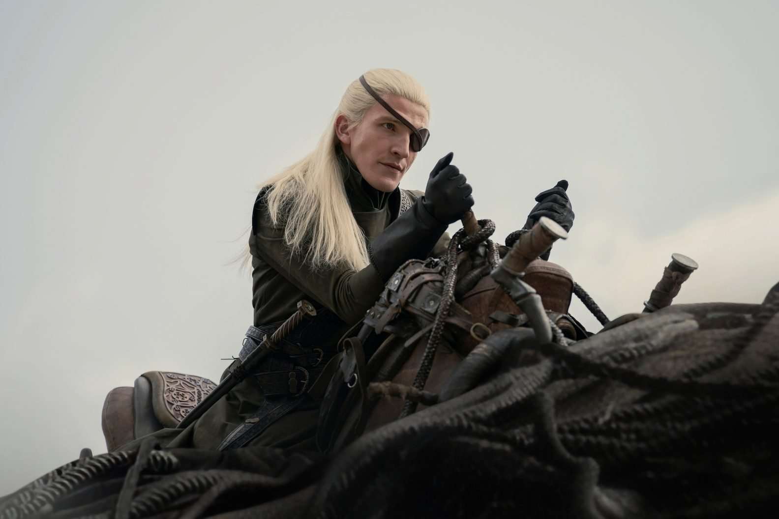 Aemond-rides-Vhagar-in-House-of-the-Dragon-season-3