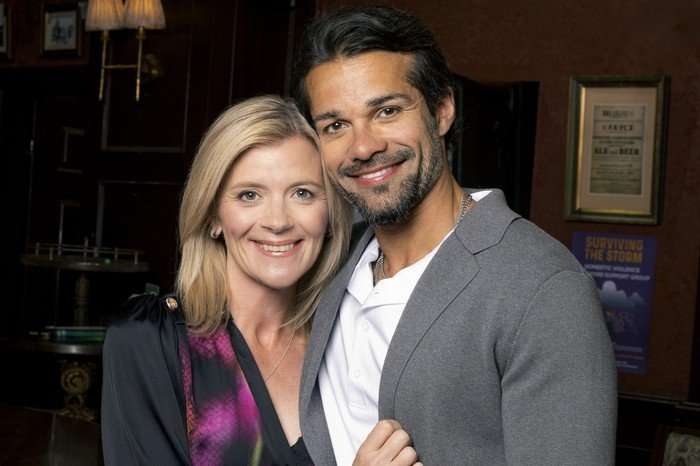 Idris and Leanne stood beside one another in the Rovers Return in Coronation Street