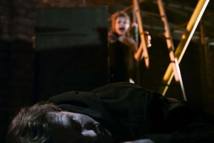 Betsy screams in the direction of Theo's dead body in Coronation Street