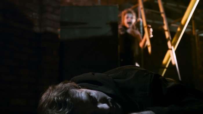 Betsy screams in the direction of Theo's dead body in Coronation Street