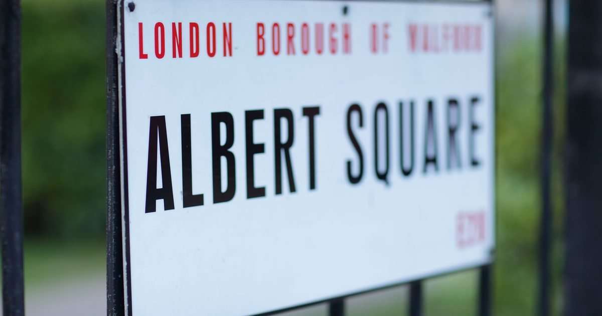 EastEnders airs shock kiss between warring neighbours in early BBC iPlayer release