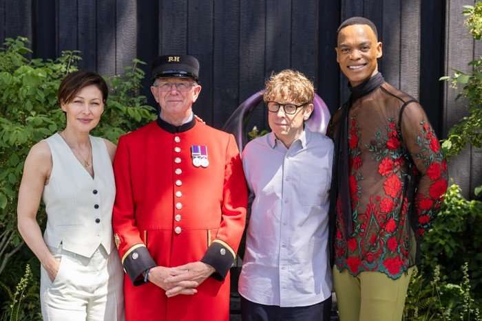 Strictly stars visit RHS Chelsea Flower Show - 22 May 2026 Emma Willis, Josh Widdicombe and Johannes Radebe pose with a Chelsea pensioner, who is in full uniform. He stands between Emma and Josh.