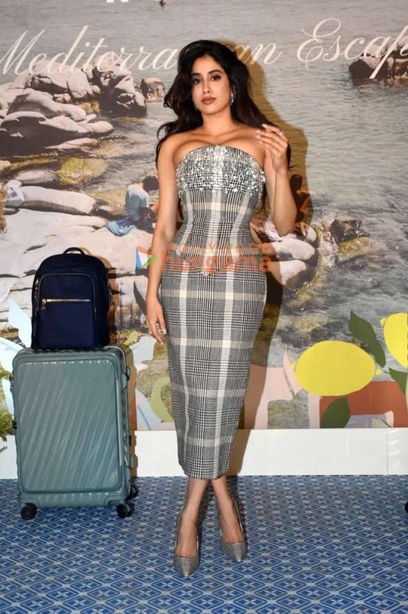Photos: Janhvi Kapoor snapped at an event in town