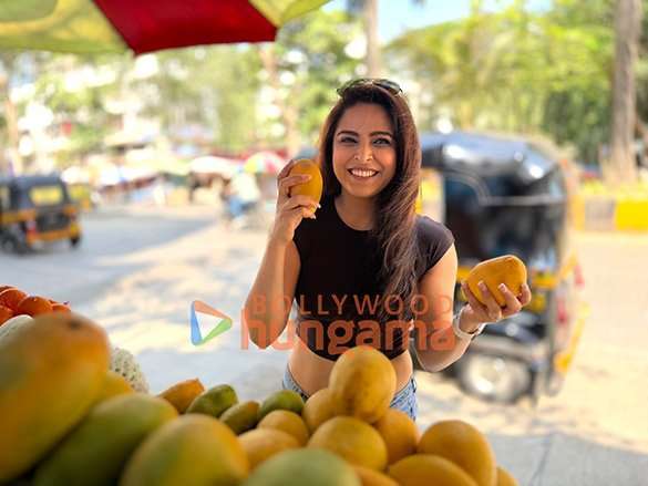 Photos: Madhurima Tuli snapped while shopping for mangoes in Andheri