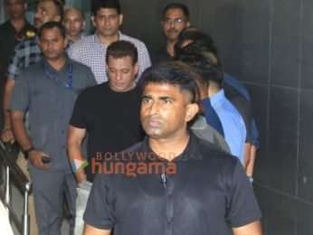 Photos: Salman Khan snapped at Hinduja Hospital in Bandra