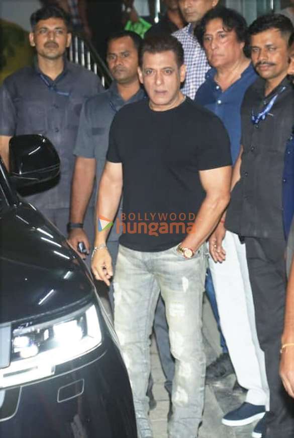 Photos: Salman Khan snapped at Hinduja Hospital in Bandra