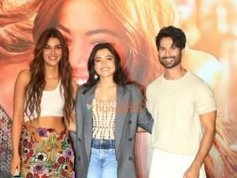 Photos: Shahid Kapoor, Rashmika Mandanna, Kriti Sanon and the team of Cocktail 2 snapped together during the film’s song launch Photos: Shahid Kapoor, Rashmika Mandanna, Kriti Sanon and the team of Cocktail 2 snapped together during the film’s song launch