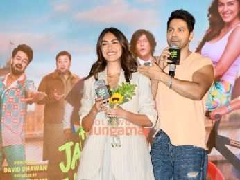 Photos: Varun Dhawan, Mrunal Thakur and Pooja Hegde snapped promoting their film Hai Jawani Toh Ishq Hona Hai at Korum Mall, Thane