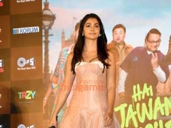 Photos: Varun Dhawan, Mrunal Thakur and Pooja Hegde snapped promoting their film Hai Jawani Toh Ishq Hona Hai at Korum Mall, Thane