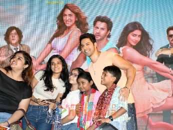 Photos: Varun Dhawan, Mrunal Thakur and Pooja Hegde snapped promoting their film Hai Jawani Toh Ishq Hona Hai at Korum Mall, Thane