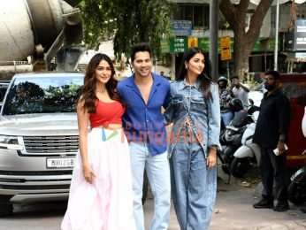 Photos: Varun Dhawan, Mrunal Thakur and Pooja Hegde snapped promoting Hai Jawani Toh Ishq Hona Hai in Bandra