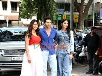 Photos: Varun Dhawan, Mrunal Thakur and Pooja Hegde snapped promoting Hai Jawani Toh Ishq Hona Hai in Bandra Photos: Varun Dhawan, Mrunal Thakur and Pooja Hegde snapped promoting Hai Jawani Toh Ishq Hona Hai in Bandra