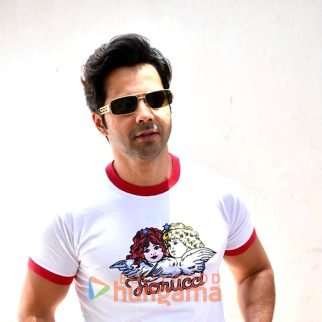 Photos: Varun Dhawan snapped in Bandra
