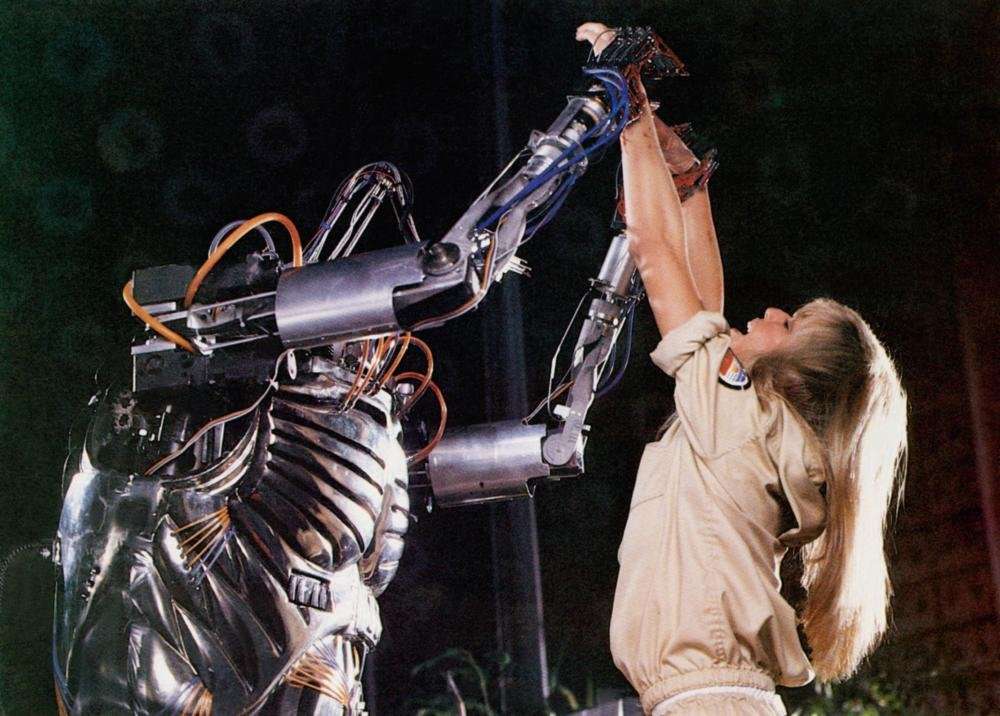 15 Funny Mistakes Movies Let Into the Final Product | Den of Geek