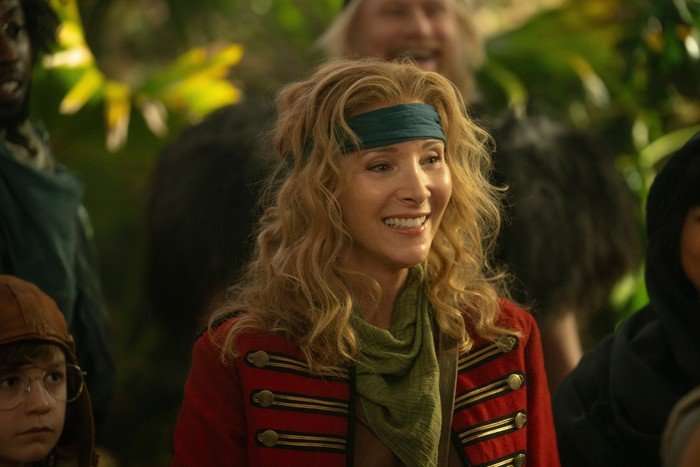 Lisa Kudrow as Penelope in Time Bandits Lisa Kudrow as Penelope in Time Bandits. She's wearing a red pirate coat and a headband and is smiling at something off-camera.