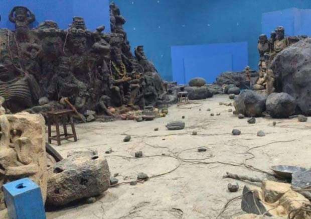 Set photo from Varanasi surfaces: SS Rajamouli&rsquo;s Ugrabhatti caves sequence gets its first leak