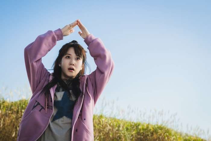 Park Eun-bin as Eun Chae-ni in The Wonderfools
