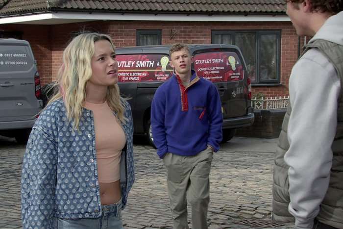 Betsy and Dylan in Coronation Street